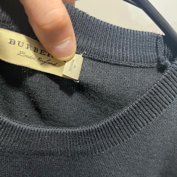 Burberry Black Crewneck with Red and Beige Accents - Picture 5 of 8